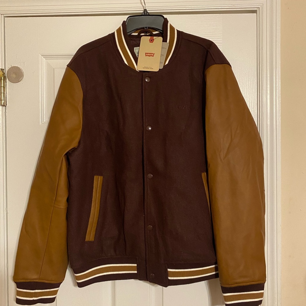 New men Levi’s jacket size Large